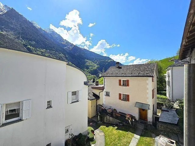 6-Zimmer-Dorfhaus mit Parkplatz / Casa unifamiliare di 6 locali con... – Foto 24 von 29