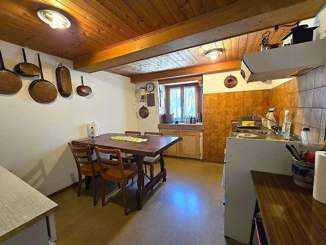 6-Zimmer-Dorfhaus mit Parkplatz / Casa unifamiliare di 6 locali con... – Foto 6 von 29
