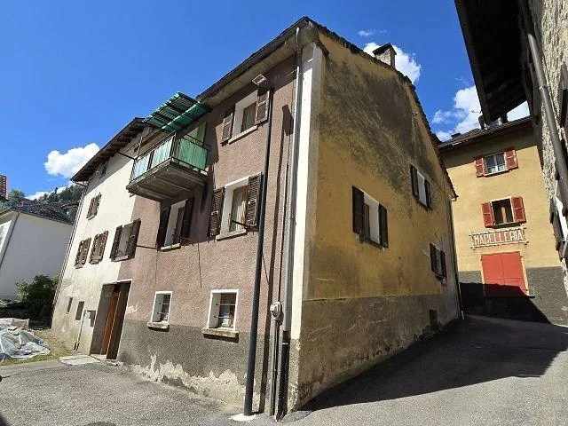 6-Zimmer-Dorfhaus mit Parkplatz / Casa unifamiliare di 6 locali con... – Foto 28 von 29