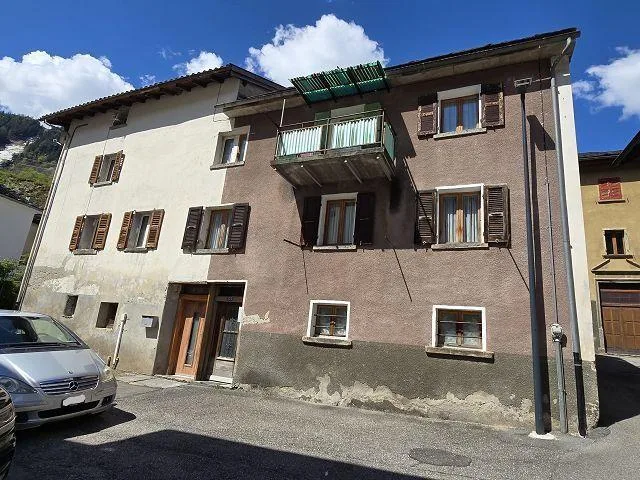 6-Zimmer-Dorfhaus mit Parkplatz / Casa unifamiliare di 6 locali con... – Foto 26 von 29