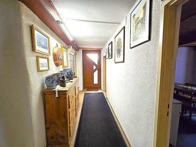 6-Zimmer-Dorfhaus mit Parkplatz / Casa unifamiliare di 6 locali con... – Foto 13 von 29