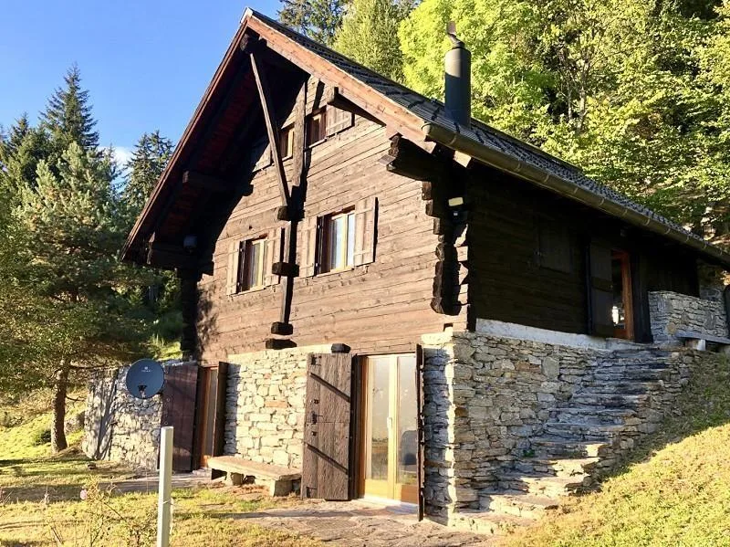 4 1/2-Zimmer-Rustico an Alleinlage, sehr sonnige, ruhige Aussichtsl...