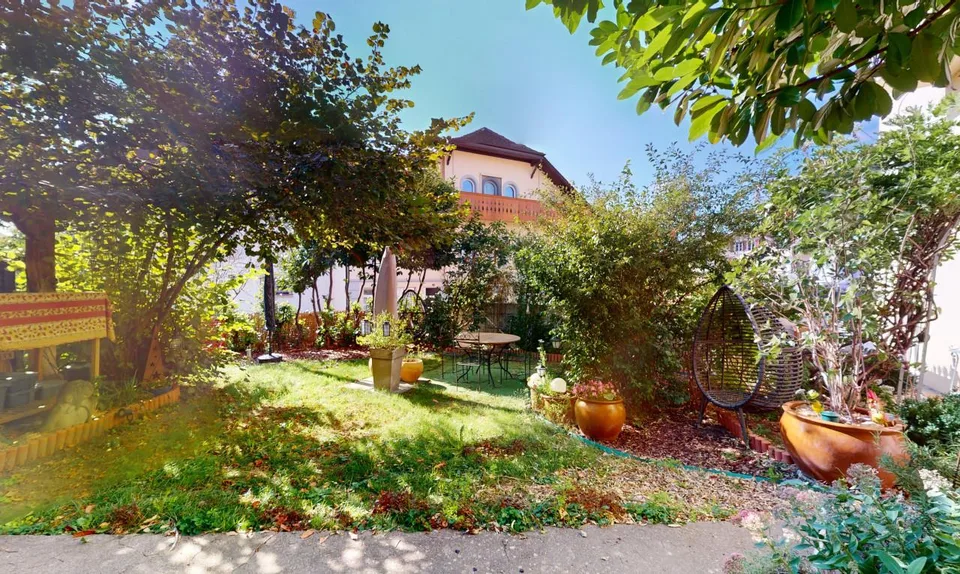 Immeuble de rendement rénové avec 11 appartements et local commercial!