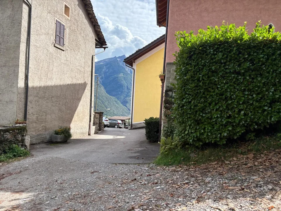 Grotto mit einem Raum an sehr ruhiger, sonniger Aussichtslage / gro... – Foto 12 von 13