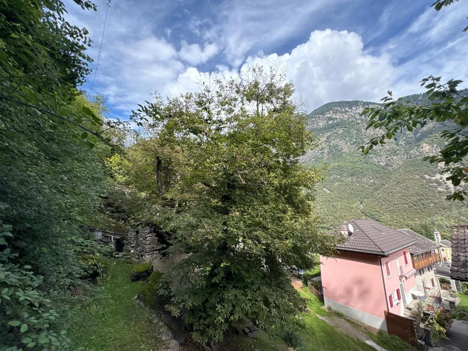 Grotto mit einem Raum an sehr ruhiger, sonniger Aussichtslage / gro... – Foto 7 von 13