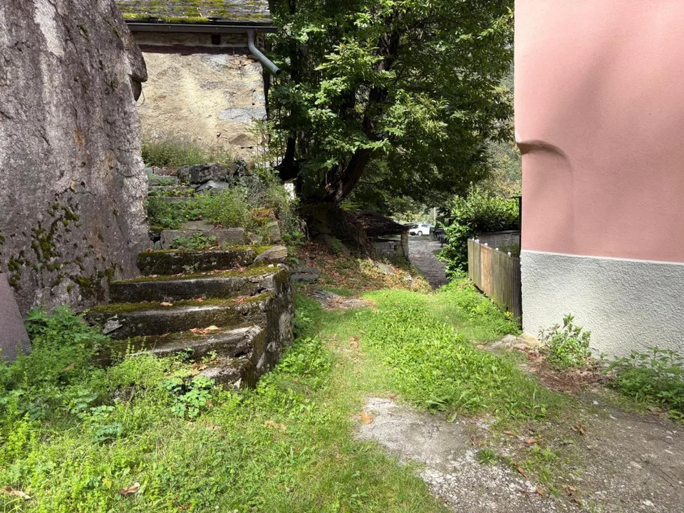 Grotto mit einem Raum an sehr ruhiger, sonniger Aussichtslage / gro... – Foto 10 von 13