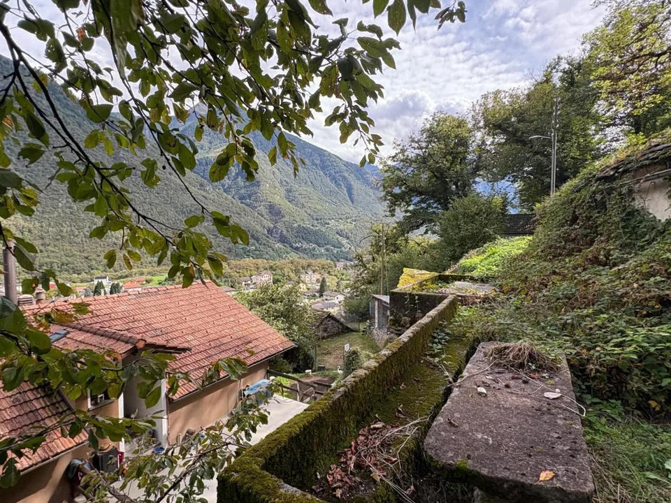 Grotto mit einem Raum an sehr ruhiger, sonniger Aussichtslage / gro...