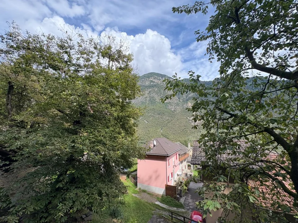 Grotto mit einem Raum an sehr ruhiger, sonniger Aussichtslage / gro... – Foto 8 von 13
