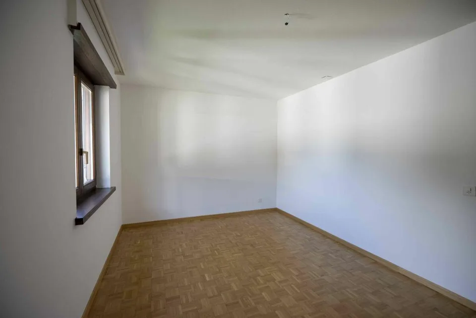 Gorduno: vendiamo bella residenza a reddito di tre grandi appartamenti – Foto 14 von 18