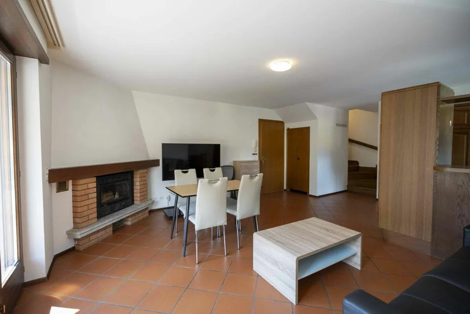Gorduno: vendiamo bella residenza a reddito di tre grandi appartamenti