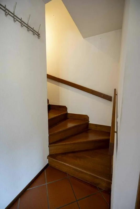 Gorduno: vendiamo bella residenza a reddito di tre grandi appartamenti – Foto 9 von 18
