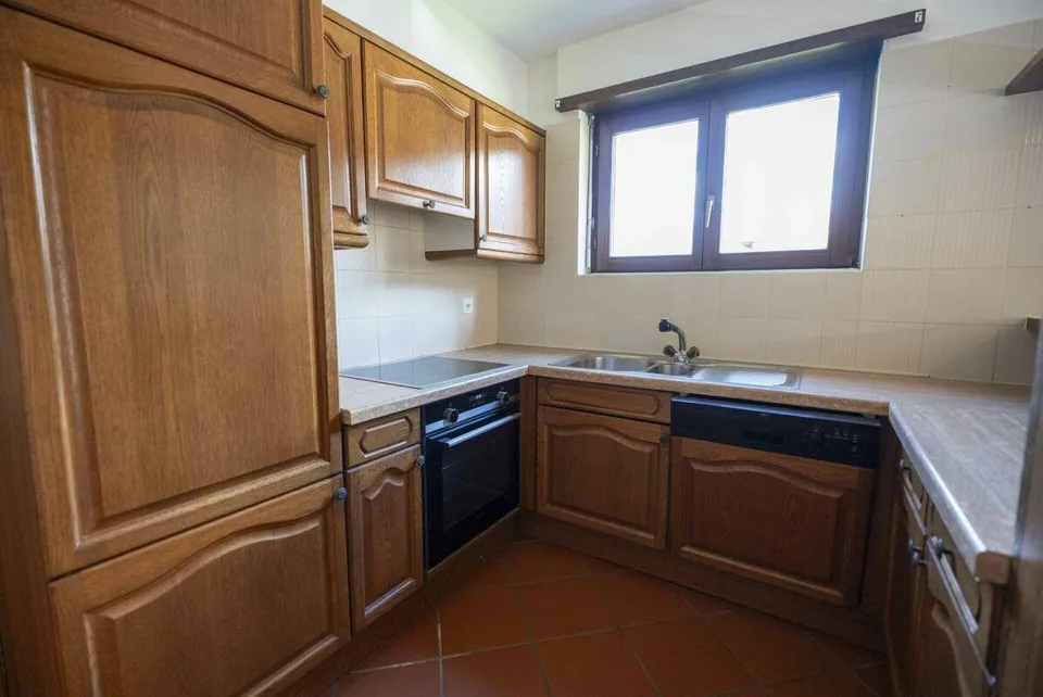 Gorduno: vendiamo bella residenza a reddito di tre grandi appartamenti – Foto 7 von 18