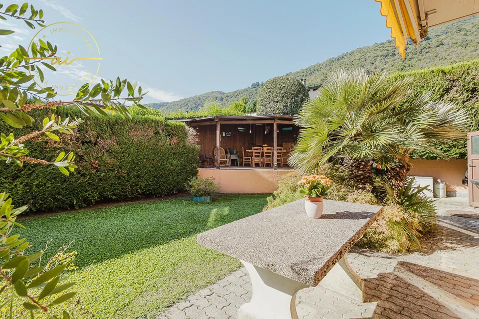 SPLENDIDA CASA CON GIARDINO A DUE PASSI DAL LAGO