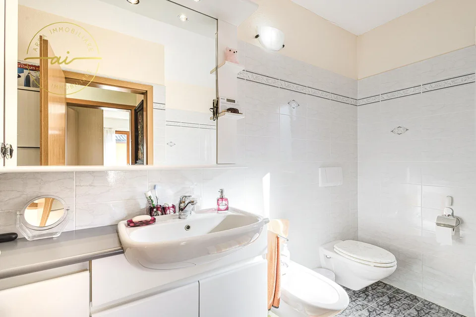 SPLENDIDA CASA CON GIARDINO A DUE PASSI DAL LAGO – photo 12 sur 13