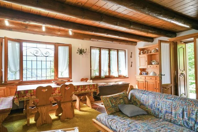 4 1/2-Zimmer-Haus mit viel Land sehr ruhige, sonnige Aussichtslage ...