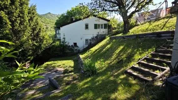 Proprietà residenziale immersa nel verde con vista panoramica