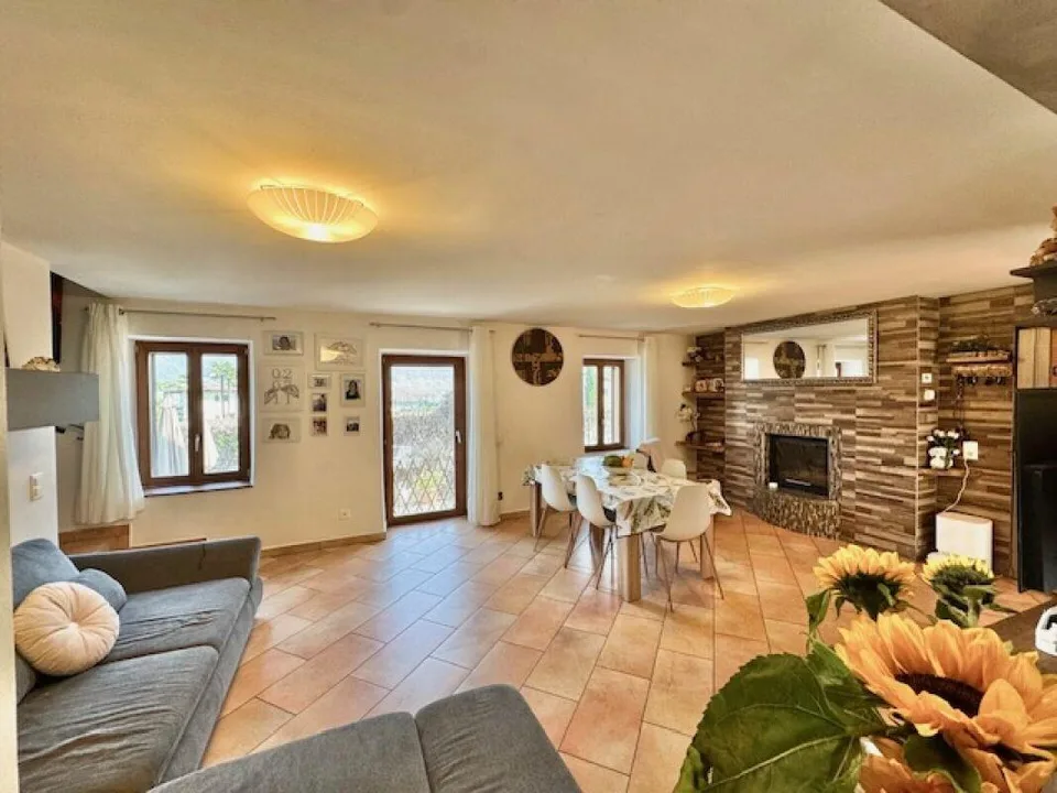 VENDESI A PIAZZOGNA (Gambarogno) - graziosa casa indipendente di 4.... – photo 6 sur 21