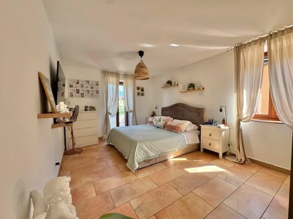 VENDESI A PIAZZOGNA (Gambarogno) - graziosa casa indipendente di 4.... – photo 11 sur 21