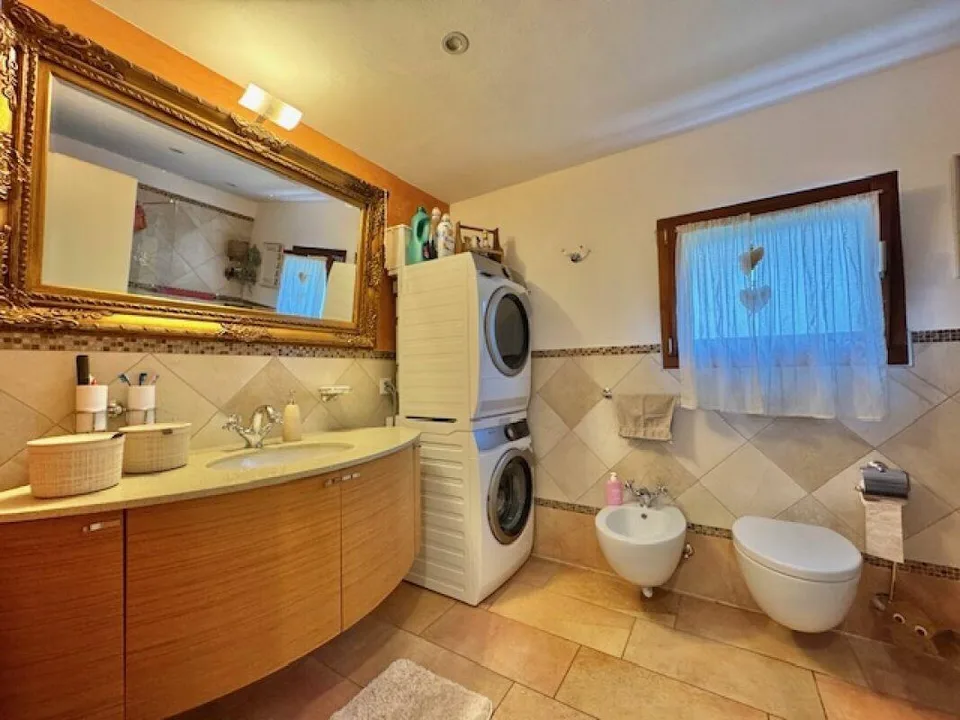 VENDESI A PIAZZOGNA (Gambarogno) - graziosa casa indipendente di 4.... – photo 12 sur 21