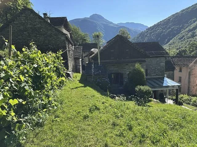 grosses Anwesen mit viel Wiese und Wald an sehr sonniger, ruhiger A... – Foto 21 von 30