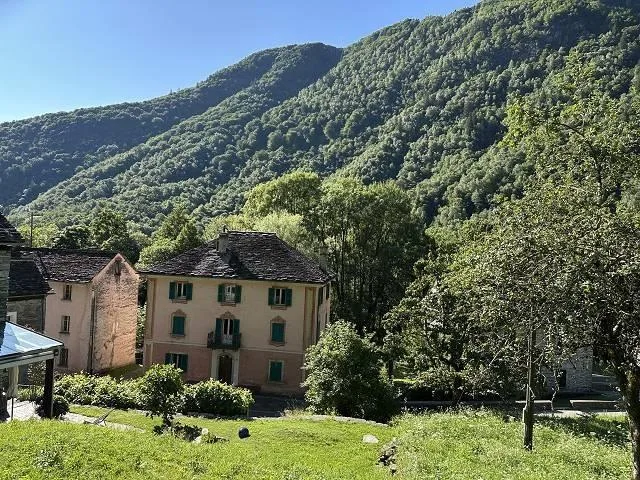 grosses Anwesen mit viel Wiese und Wald an sehr sonniger, ruhiger A... – Foto 20 von 30