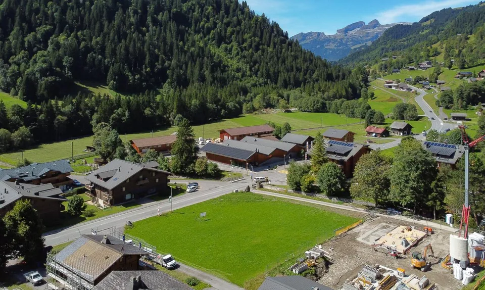 Exclusif: Magnifique terrain constructible à l'entrée du village