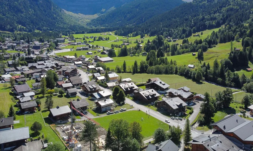 Exclusif: Magnifique terrain constructible à l'entrée du village