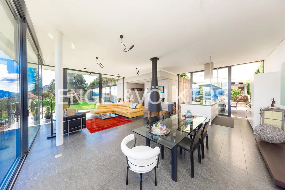 Raffinierte Villa mit Garten und exklusivem Seeblick