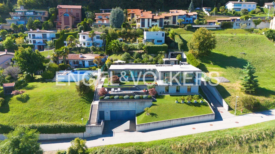 Raffinierte Villa mit Garten und exklusivem Seeblick