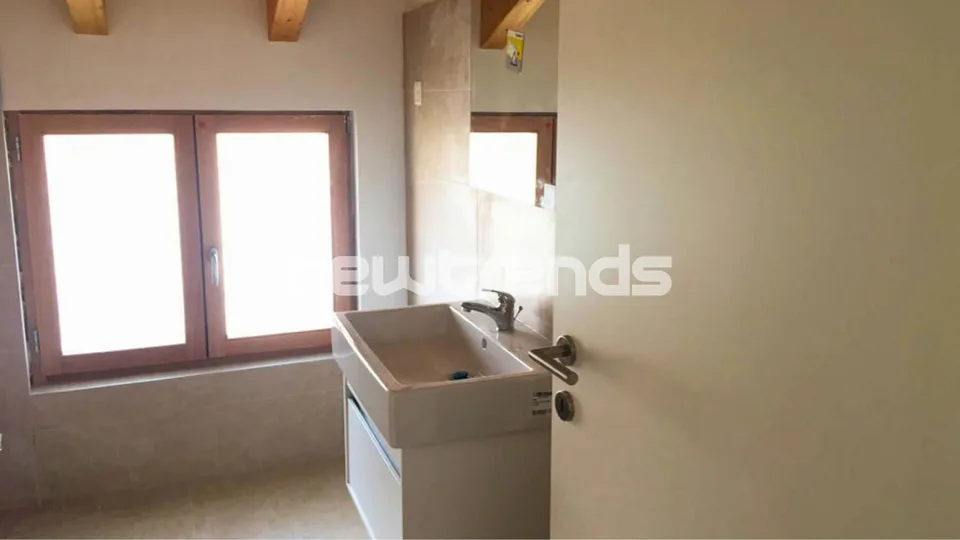Rancate, 3.5 locali attico con balcone e servizi nelle vicinanze – Foto 8 von 10