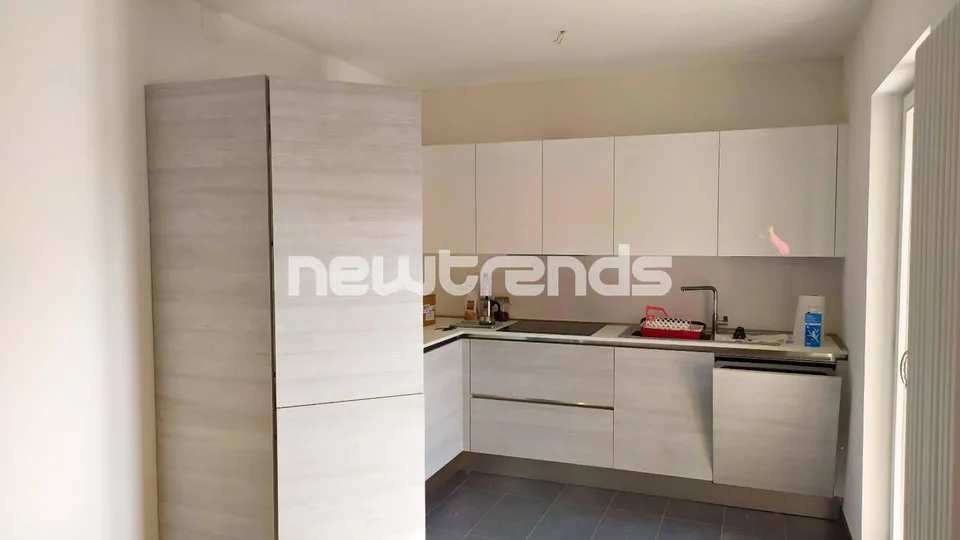 Rancate, 3.5 locali 2 piano con balcone e servizi nelle vicinanze