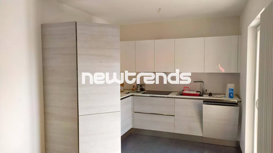 Rancate, 3.5 locali 1 piano con balcone e servizi nelle vicinanze
