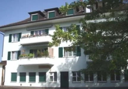 Mehrfamilienhaus, Wohnen und Gewerbe