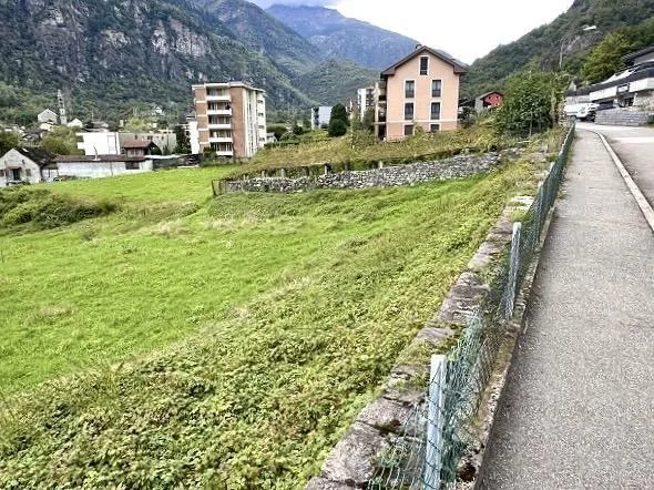 Baulandgrundstück von 3330 m2 in Zone R4 mit Bauprojekt an zentrale... – photo 6 sur 13
