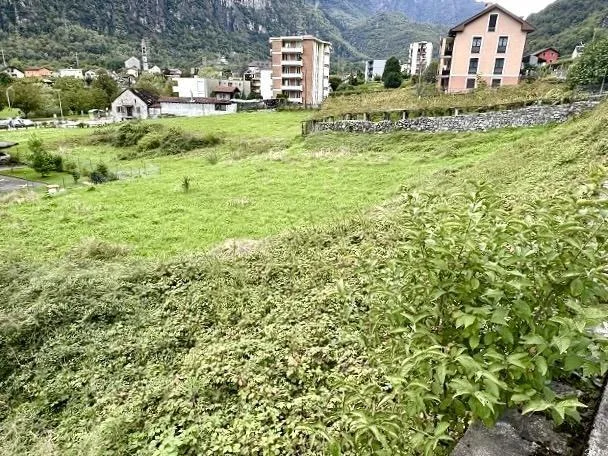 Baulandgrundstück von 3330 m2 in Zone R4 mit Bauprojekt an zentrale... – photo 8 sur 13