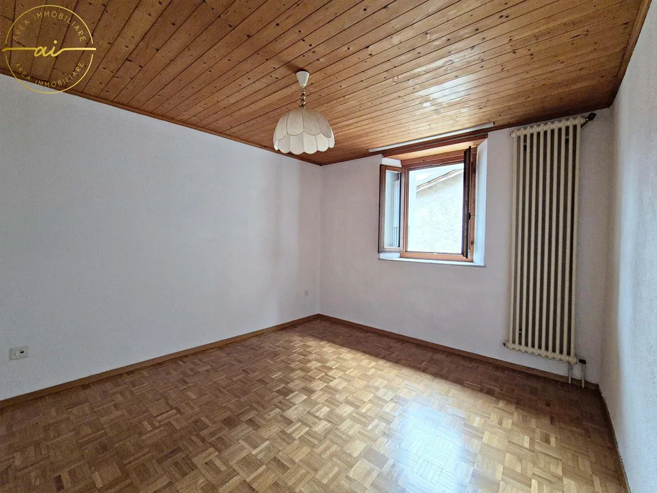 CASA PLURIFAMILIARE CON 3 APPARTAMENTI NEL CUORE DI RIVERA