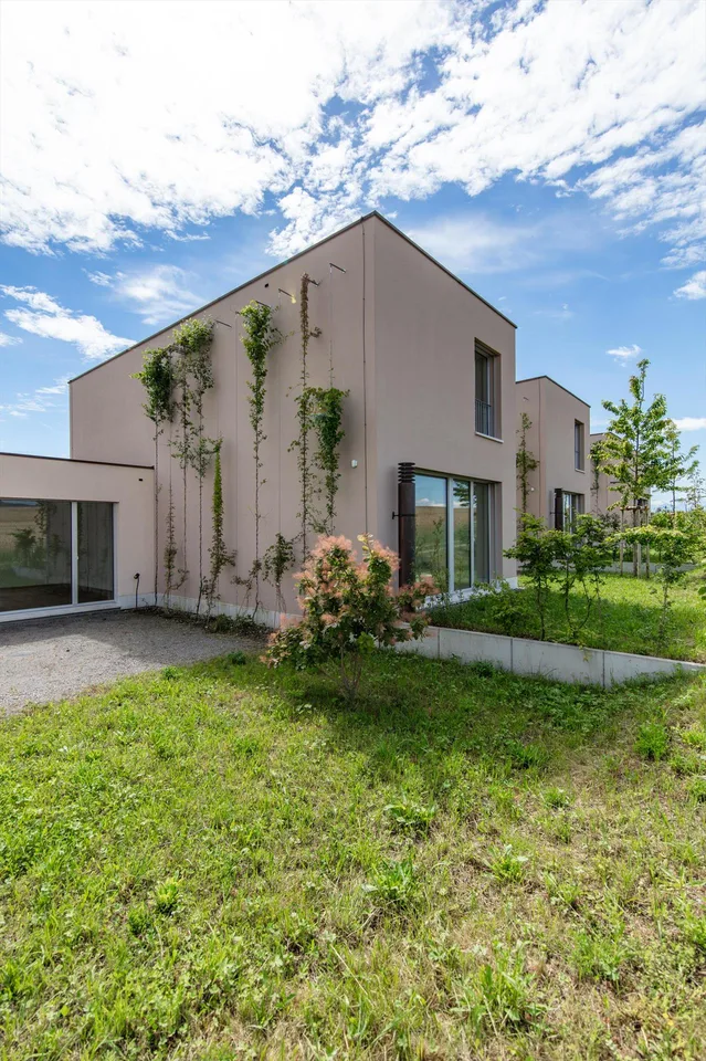 "Tschampani" - Grosszügiges 7.5-Zimmer Haus im Grünen.