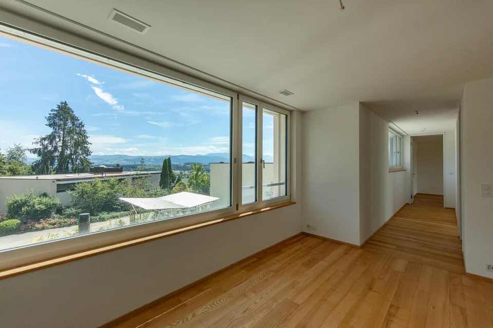 "Tschampani" - Grosszügiges 7.5-Zimmer Haus im Grünen.