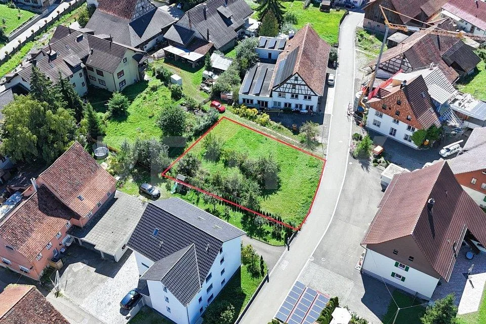 Attraktives Baugrundstück in zentraler Dorflage – Schulen, Freizeit...