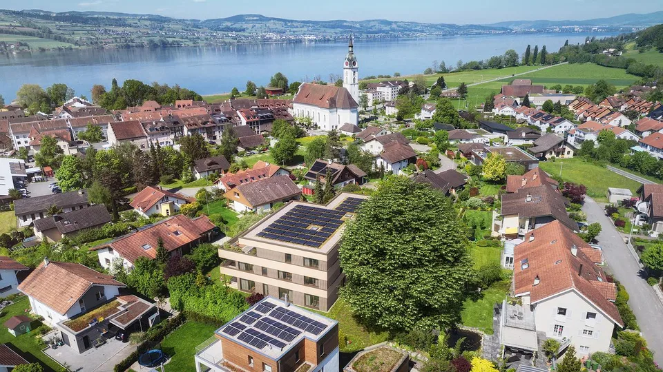 2.5-Zimmer-Wohnung nahe dem See mit sonnigem Balkon