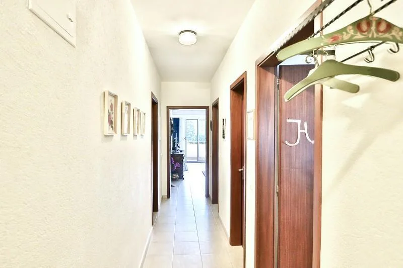 4 1/2-Zimmer-Wohnung im 1. OG mit Hallenbad an ruhiger, zentraler L... – foto 12 di 25
