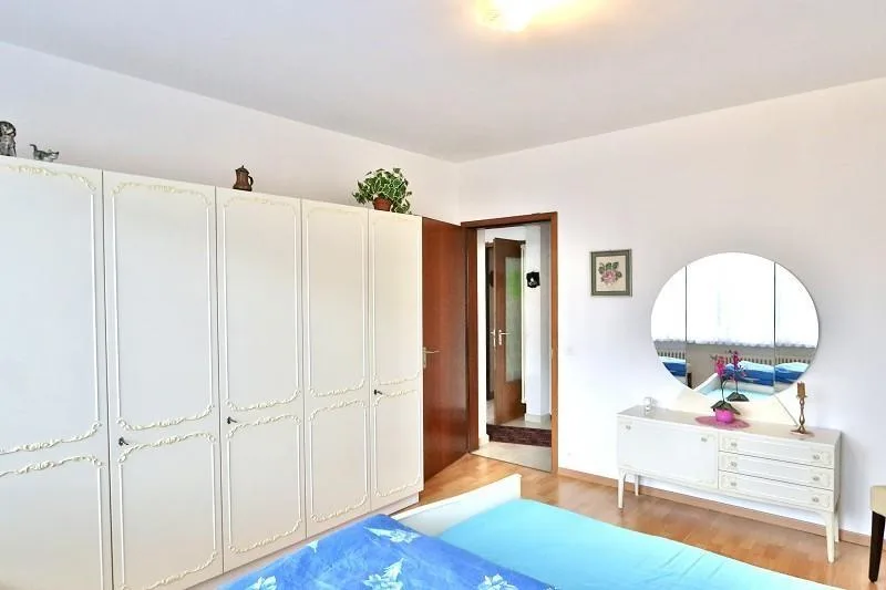 4 1/2-Zimmer-Wohnung im 1. OG mit Hallenbad an ruhiger, zentraler L... – foto 6 di 25