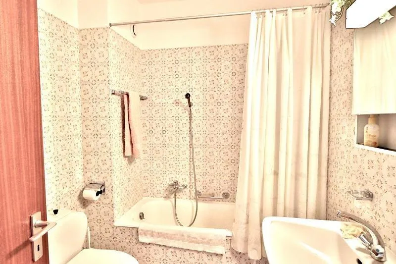 4 1/2-Zimmer-Wohnung im 1. OG mit Hallenbad an ruhiger, zentraler L... – foto 10 di 25
