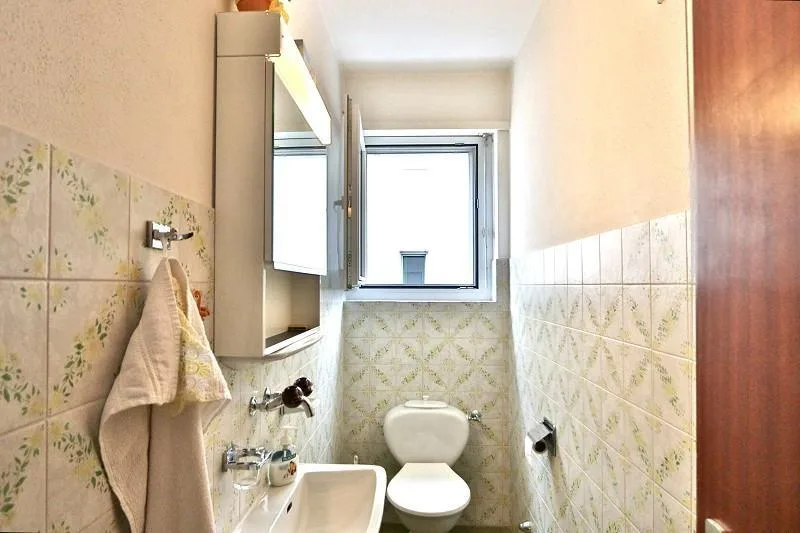 4 1/2-Zimmer-Wohnung im 1. OG mit Hallenbad an ruhiger, zentraler L... – foto 11 di 25