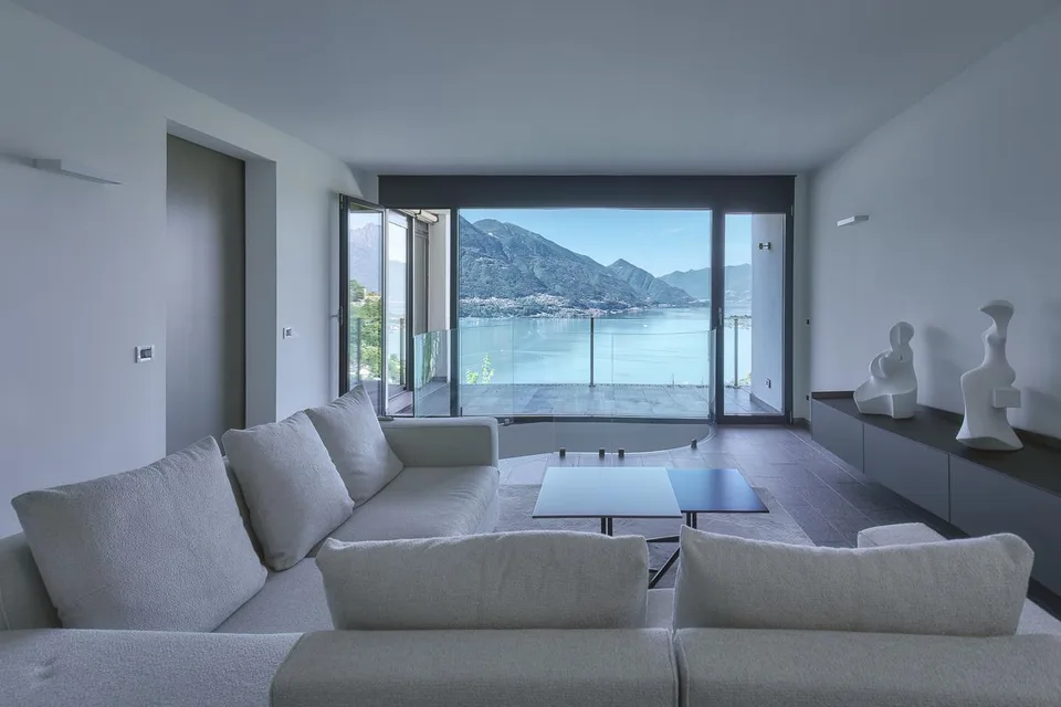 L’eleganza sospesa tra lago e monti