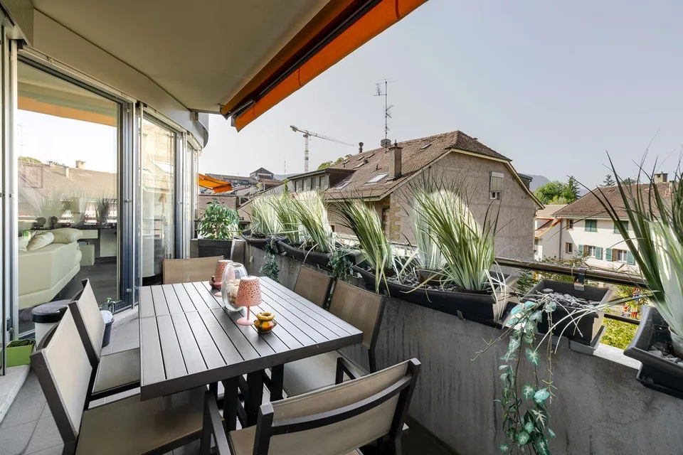 Spacieux appartement traversant de 5 pièces avec terrasse et box fe...