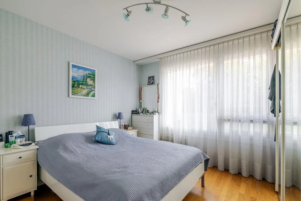Spacieux appartement traversant de 5 pièces avec terrasse et box fe...