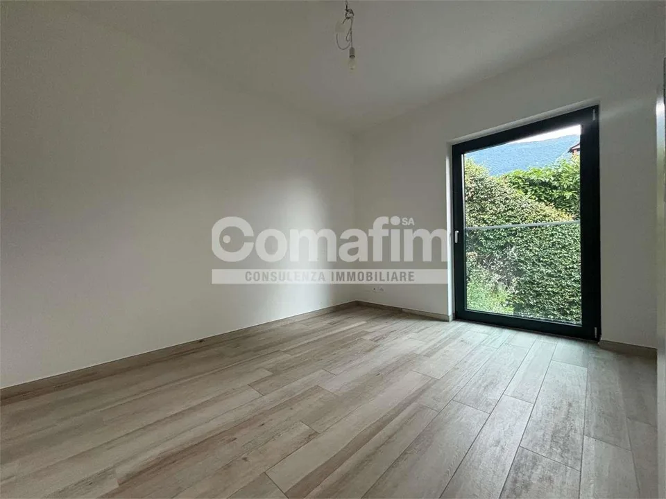 Canobbio - Raffinato 4.5 Locali con Grandi Spazi e Comfort Esclusivi
