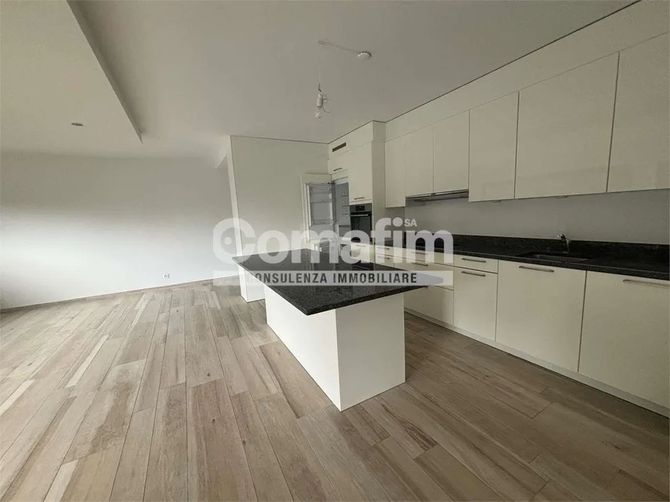 Canobbio - Raffinato 4.5 Locali con Grandi Spazi e Comfort Esclusivi