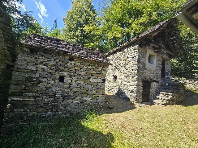 Drei Rustici zum Ausbauen mit viel Land sehr ruhige, sonnige Lage /... – Foto 19 von 29